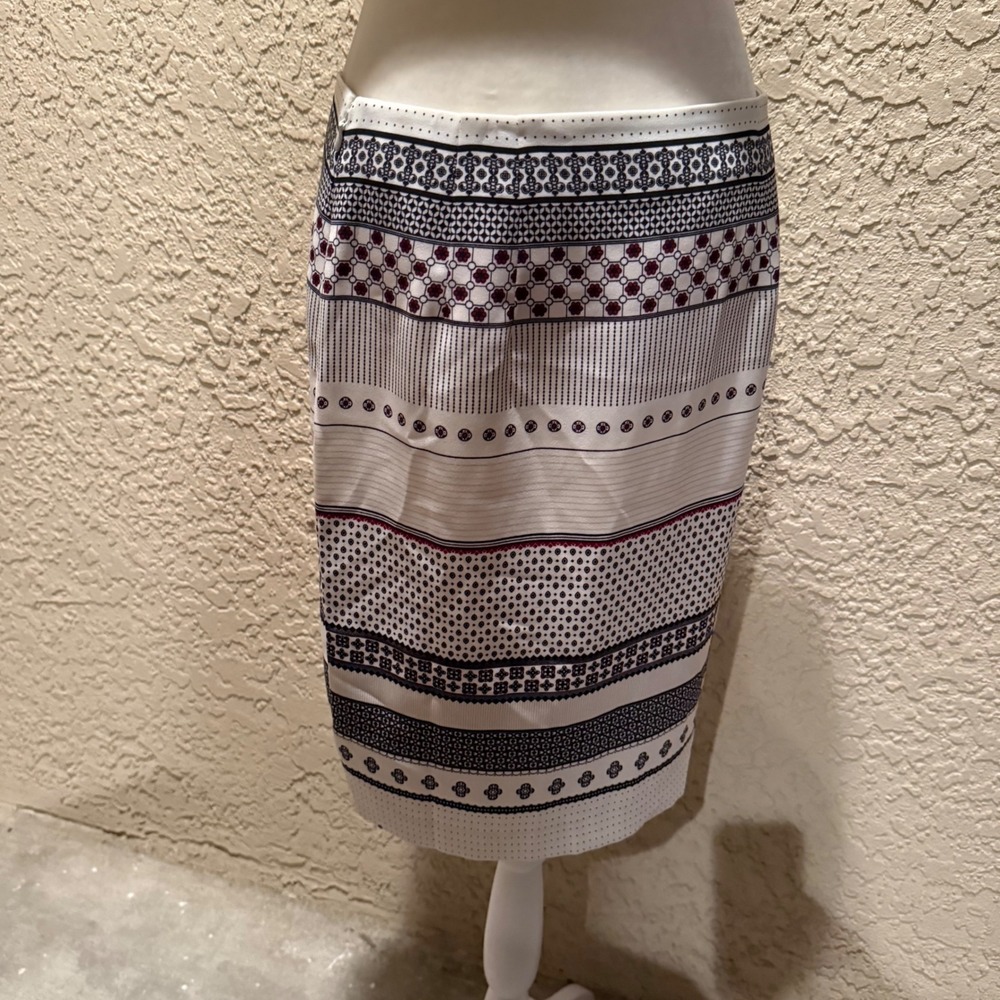 Ann Taylor Skirt Womens 6P White Navy NEW Academia Geometric Modest Preppy